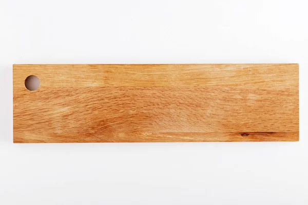 木製まな板は 白い背景で隔離の昇格を表示 — ストック写真