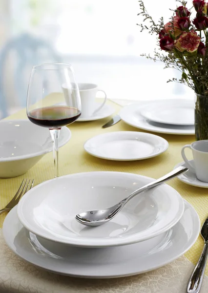 Närbild Restaurangbord Serveras Med Redskap Och Bestick — Stockfoto