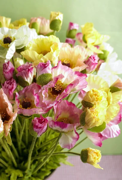 Gros Plan Fleurs Été Colorées Sur Fond Mur Vert — Photo