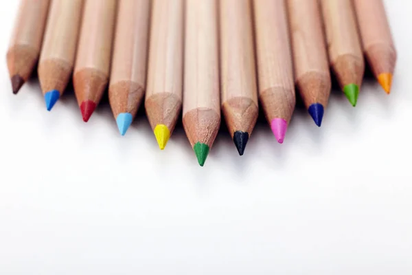 Gros Plan Crayons Colorés Isolés Sur Fond Blanc — Photo