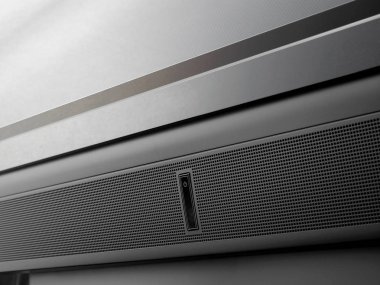 Gri arka plan üzerinde eski Tv closeup 