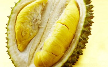 Olgun soyulmuş durian meyvesi yakın çekim