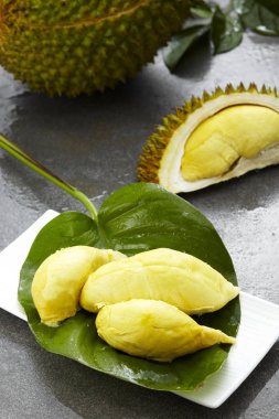 Olgun soyulmuş durian meyvesi yakın çekim