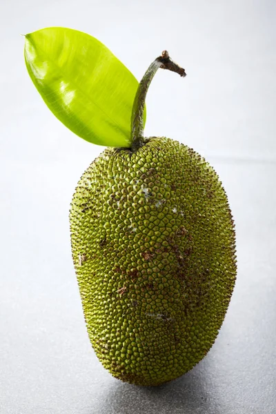 Primer Plano Fruta Duriana Entera Madura Sobre Fondo Claro — Foto de Stock