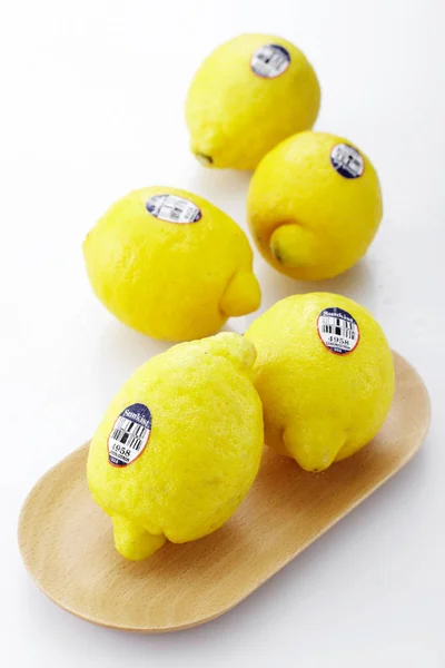 Närbild Hela Citroner Isolerad Vit Bakgrund — Stockfoto