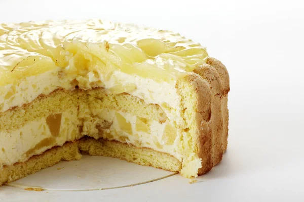 Крупный План Сладкого Вкусного Торта Савойарди Ванильного Крема Белом Фоне — стоковое фото