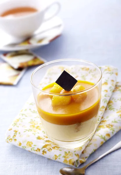 Nahaufnahme Aus Transparentem Glas Mit Leckerem Dessert Mit Orangen — Stockfoto