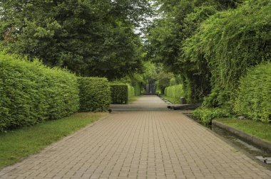 Tritonenbrunnen Anıtı'nın bölgesinde Konigsallee, Dusseldorf, Almanya.