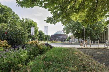Tonhalle konser salonu, Dusseldorf, Almanya güneşli bir günde.