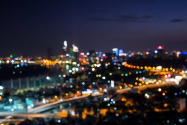 Geceleri güzel Bokeh şehrinin hava manzarası