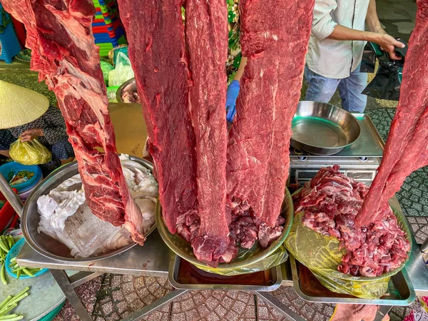 베트남 시장에서 팔리고 있는 쇠고기 고기 와장 — 스톡 사진