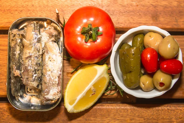 Essiggurken Mit Fisch Und Gemüse — Stockfoto