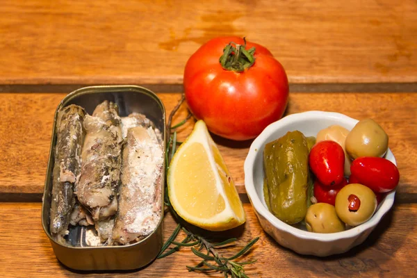 Essiggurken Mit Fisch Und Gemüse — Stockfoto