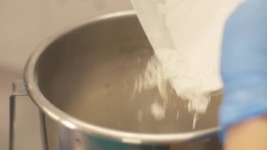 Baker el dökme un kase mutfak ölçekli pastane dükkanı kapatmak
