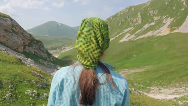 Tourist woman looking on green mountain valley landscape while summer hiking — Stock Video
