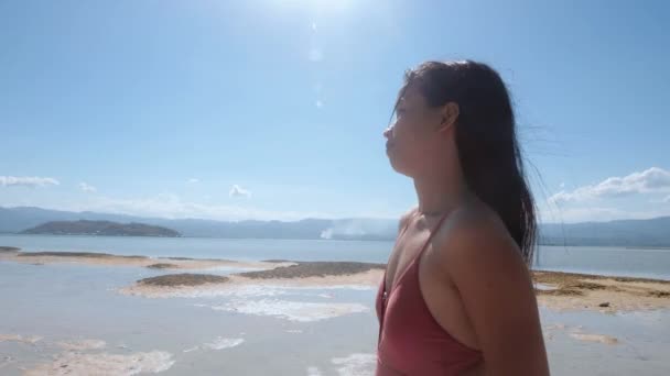 Beautiful asian woman is walking on sand ocean beach relaxing on vacation. — Wideo stockowe