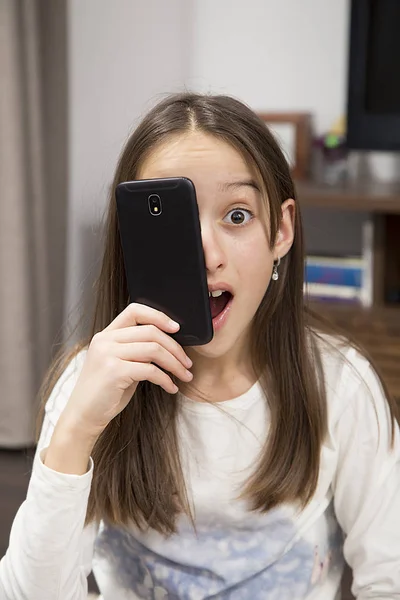 Little Teenager Girl Surprised — Stock Photo, Image