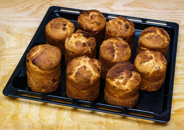 Taze bir siyah blo pişirme fırın Paskalya kek hazırlanan