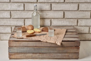 Geleneksel Rus aperatifler açık. Alkol ile gıda