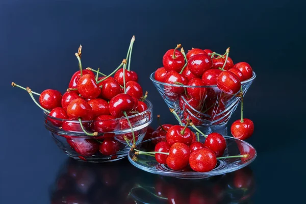 Ripe Fresh Cherries Isolated Black Background — Stock Photo, Image