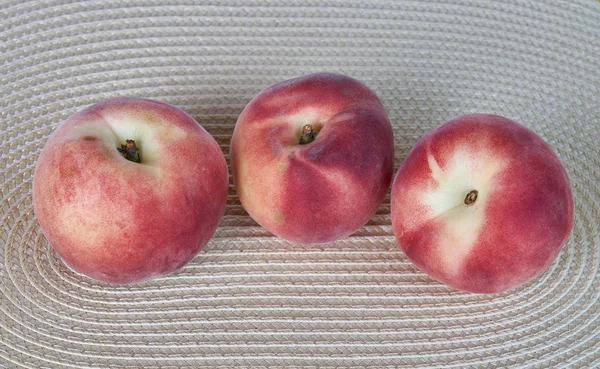 Fruta Pêssego Deliciosa Madura Pano Vime Leve — Fotografia de Stock