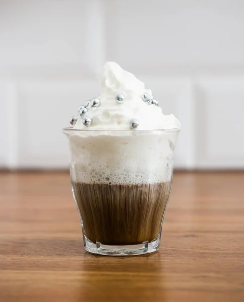 Espresso kahve ile krem şanti.