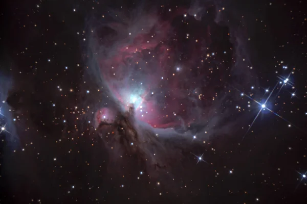 Uzayda bir nebula. M42 (katalog astronomi Messie) veya büyük Orion nebulası. Orion takımyıldızında yer almaktadır. Gökyüzündeki en güzel nesnelerden biri..