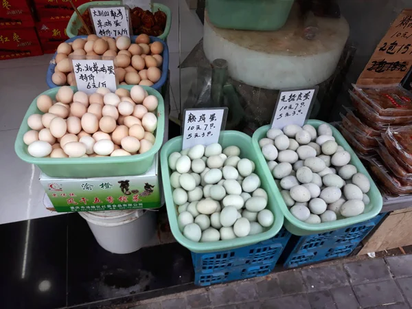 Selling Eggs Streets China Counters Different Eggs Prices Them Shanghai — Stock Photo, Image
