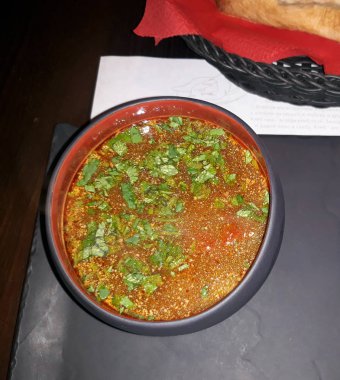 Bozbash - kısa suyu dayalı çorba. Kavrulmuş koyun eti kaynar, baklagiller, sebze, baharat sonra içerir. Beyaz mutfak.