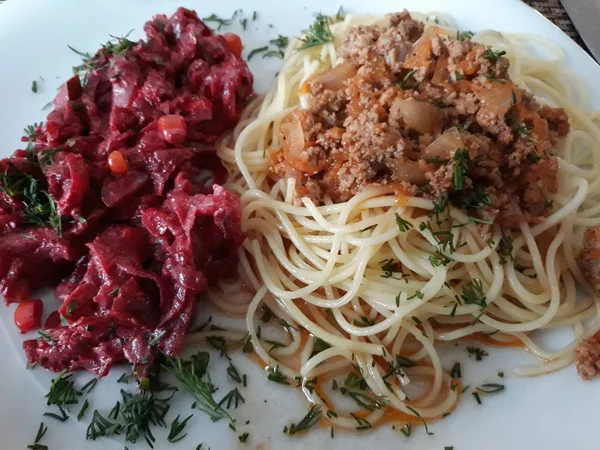 Spaghetti Und Salat Europäisches Abendessen — Stockfoto