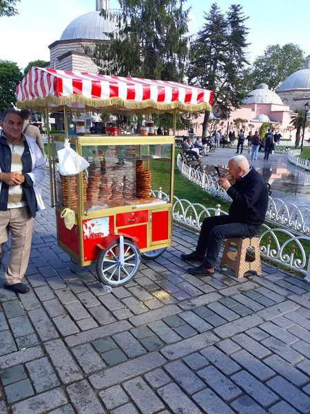 Carrello Che Vende Cibo Piazza Sultanahmet Turchia Istanbul Maggio 2018 — Foto Stock