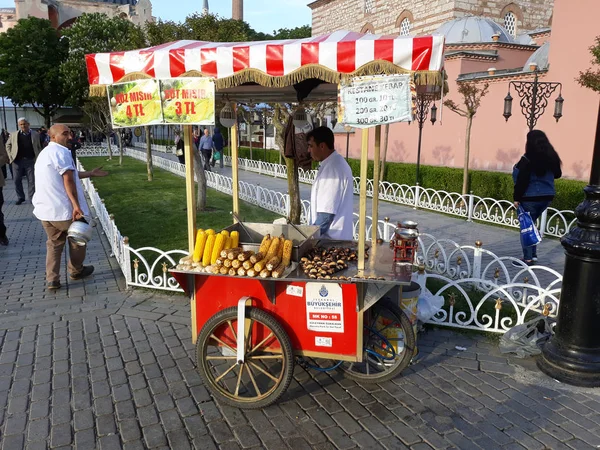 Turkish Street Food Cart Selling Grilled Corn Chestnuts Istanbul May — Stock Photo, Image