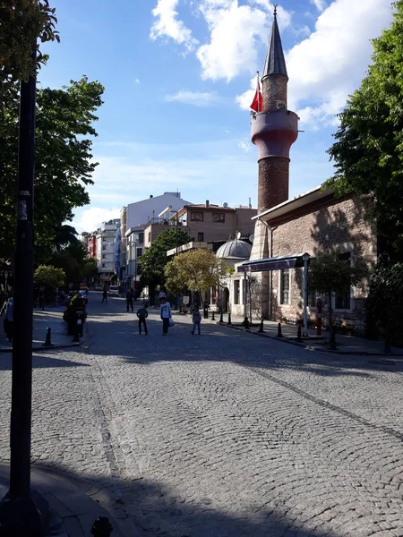 Rua Turca Com Minarete Istambul Maio 2018 — Fotografia de Stock