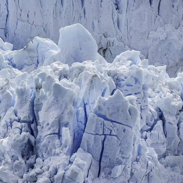 智利巴塔哥尼亚洛 Glaciares 国家公园佩里托莫雷诺冰川上的裂冰细节 — 图库照片