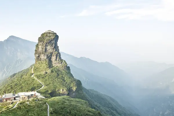 Vista Elevata Del Monte Fanjing Formazione Rocciosa Paesaggio Nebbioso Jiangkou — Foto Stock