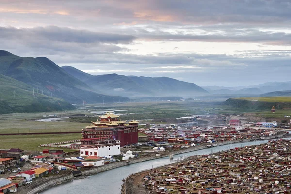 Vista Elevada Cidade Rio Vale Baiyu Sichuan China — Fotografia de Stock