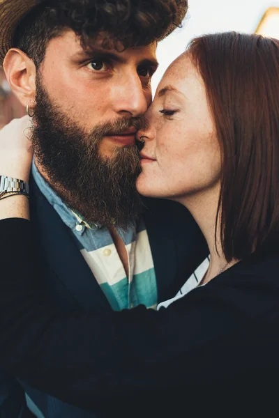 Head Shoulder Shot Hipster Couple Embracing — Stock Photo, Image