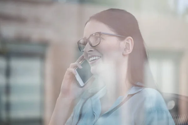 Window View Young Female Office Worker Making Smartphone Call — Stock Photo, Image