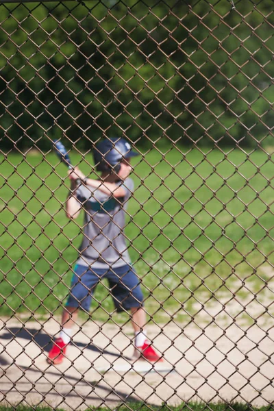 View Chicken Wire Fence Boy Playing Baseball — Stock Photo, Image