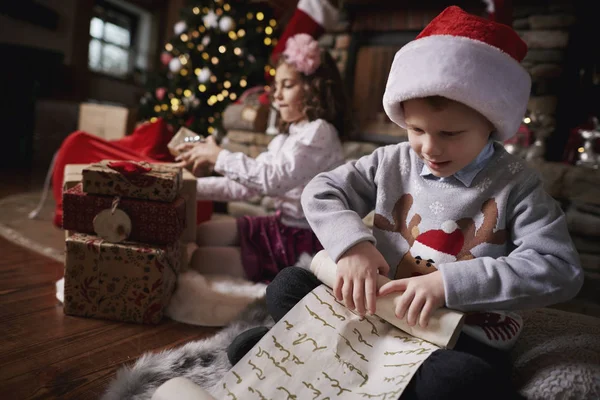 Young Girl Boy Sorting Christmas Gifts Young Boy Rolling List — Stock Photo, Image