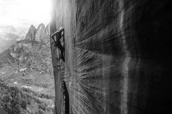 Rock Climber Climbing Sandstone Rock Liming Yunnan Province China — Fotografia de Stock