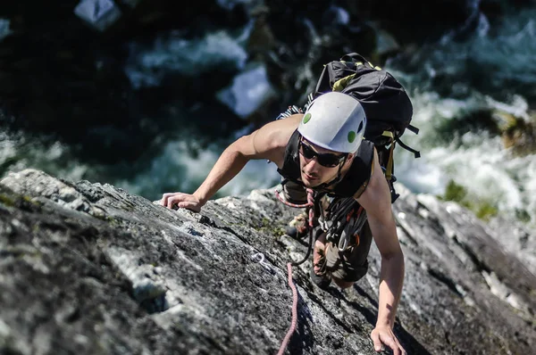 Mann Beim Traditionellen Klettern Der Spitze Squamish Kanada — Stockfoto