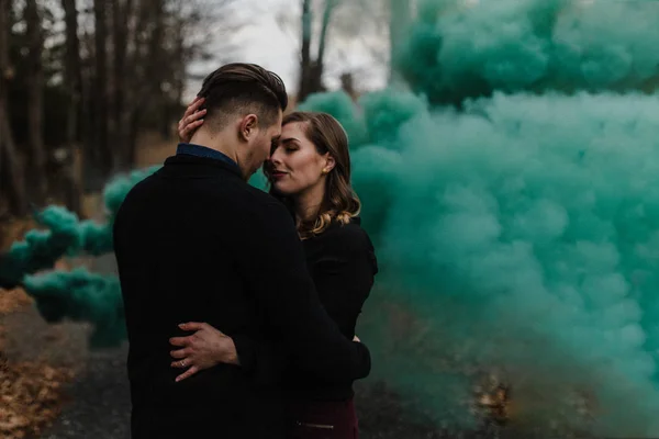 Young Couple Kissing Forest Green Smoke Cloud — Stock Photo, Image