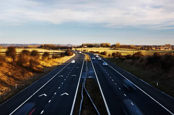 Coches Autopista Con Cielo Azul Noreste Inglaterra Reino Unido Desenfoque —  Fotos de Stock