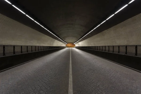 Ver Través Túnel Vacío Ribeira Porto Portugal Durante Crisis Del —  Fotos de Stock