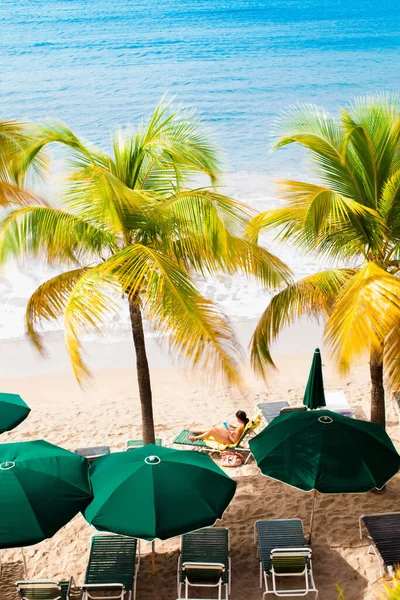 Woman Relaxing Tropical Beach — Stock Photo, Image