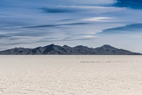 View Salt Flats Distant Mountains Salar Uyuni Southern Antiplano Bolivia — Stock Photo, Image