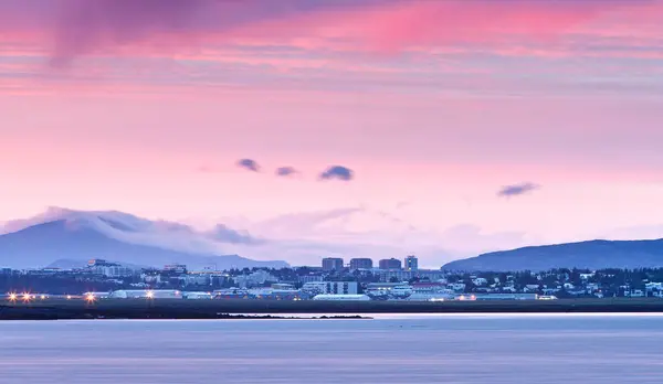 Vista Sobre Água Horizonte Reykjavik Meia Noite Islândia — Fotografia de Stock