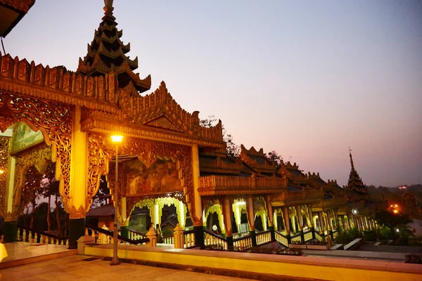 Kyauk Daw Kyi Pagoda Sunset Yangon Myanmar — Stock Photo, Image