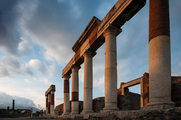 Säulenreste Der Abenddämmerung Pompeji Kampanien Italien — Stockfoto